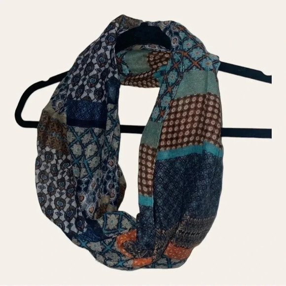 0638W. Fashion INFINITY SCARF ONE SIZE - Picture 3 of 5
